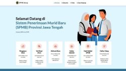 Peserta didik mengecek hasil SPMB Jateng 2025 melalui laman resmi