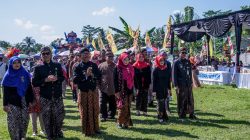 Ribuan Warga Berebut Gunungan dan Ikan di Ruwat Bumi Tanjunganom Banjarnegara